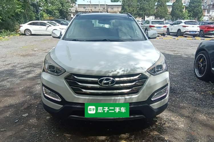 Used Hyundai Santa Fe 2015 2.4L Automatic Two-Wheel Drive Smart Version 5 Seats Front