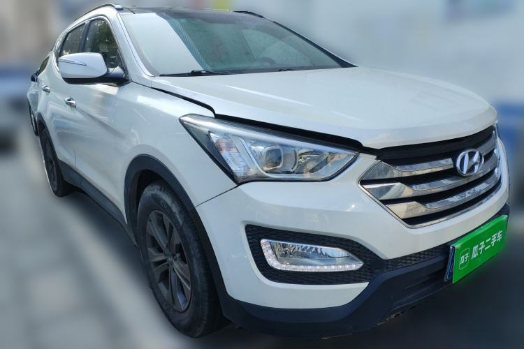 Used Hyundai Santa Fe 2015 2.0T Automatic Two-Wheel Drive Smart Version 5 Seats Front Right 45 Deg