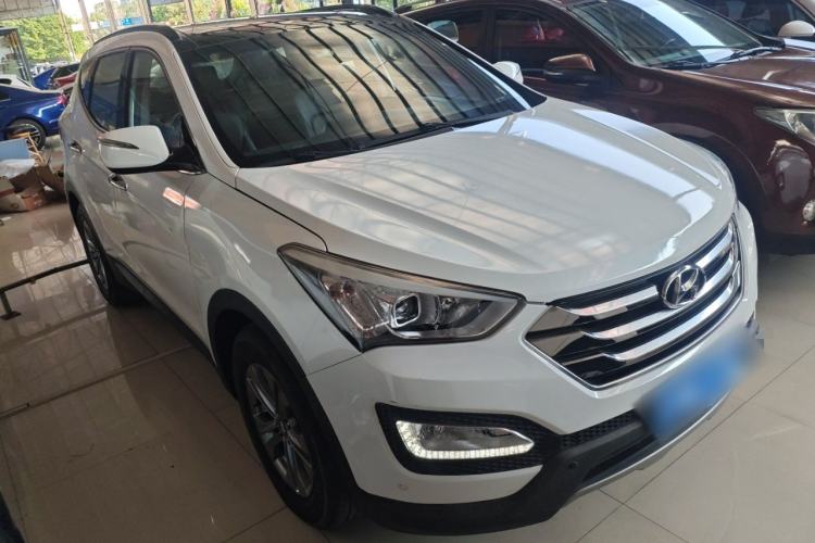 Used Hyundai Santa Fe 2015 2.0T Automatic Two-Wheel Drive Smart Version 5 Seats Front Right 45 Deg