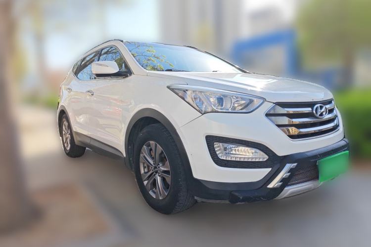 Used Hyundai Santa Fe 2015 2.0T Automatic Two-Wheel Drive Smart Version 5 Seats Front Right 45 Deg