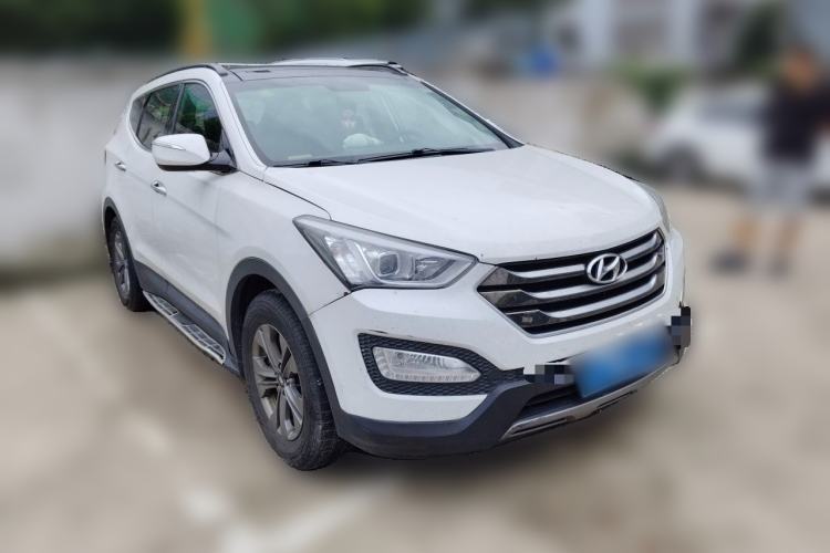 Used Hyundai Santa Fe 2015 2.4L Automatic Two-Wheel Drive Smart Version 5 Seats Front Right 45 Deg