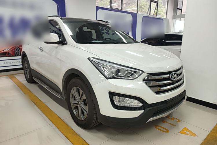 Used Hyundai Santa Fe 2015 2.0T Automatic All-Wheel Drive Smart Version 5 Seats Front Right 45 Deg