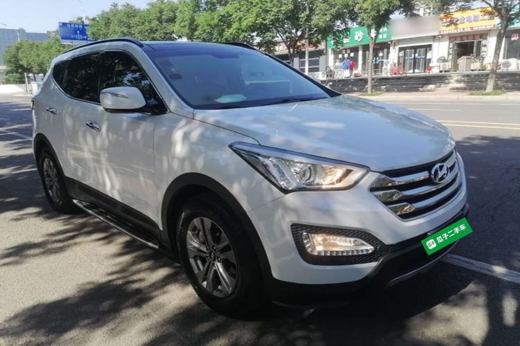 Used Hyundai Santa Fe 2015 2.0T Automatic 4x4 Smart 7-Seater Front Right 45 Deg