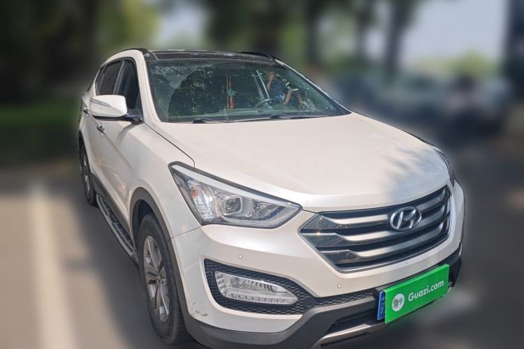Used Hyundai Santa Fe 2015 2.4L Automatic Two-Wheel Drive Smart Version 5 Seats Front Right 45 Deg