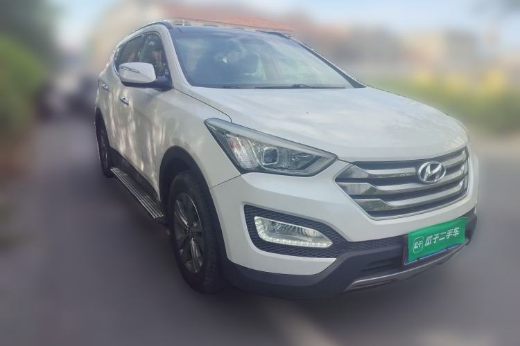 Used Hyundai Santa Fe 2015 2.4L Automatic Two-Wheel Drive Smart Version 5 Seats Front Right 45 Deg