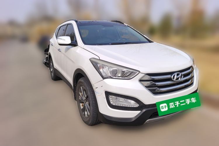 Used Hyundai Santa Fe 2015 2.4L Automatic All-Wheel Drive Smart Version 5 Seats Front Right 45 Deg