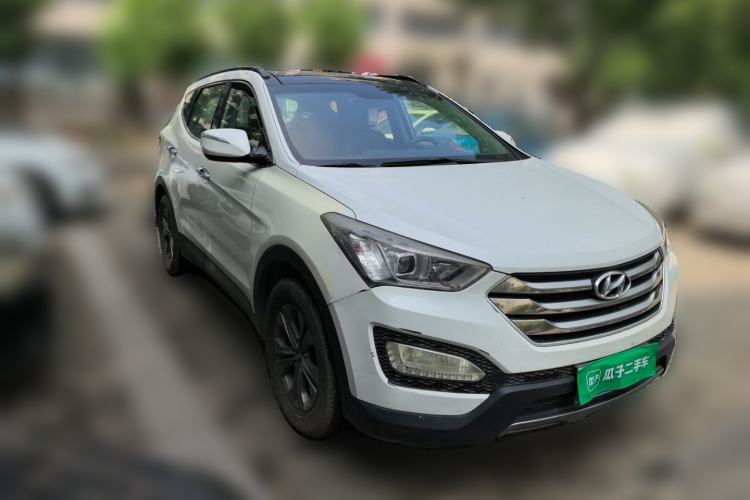Used Hyundai Santa Fe 2015 2.0T Automatic Two-Wheel Drive Smart Version 5 Seats Front Right 45 Deg