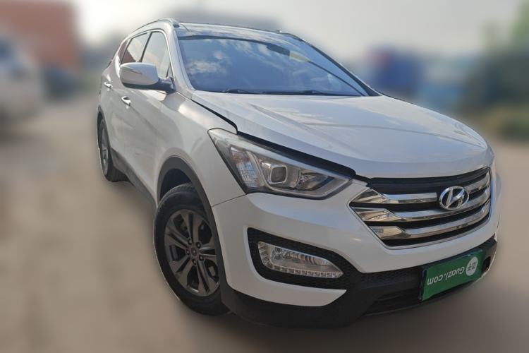 Used Hyundai Santa Fe 2015 2.0T Automatic Two-Wheel Drive Smart Version 5 Seats Front Right 45 Deg