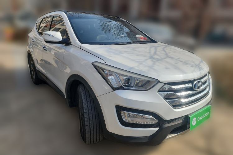 Used Hyundai Santa Fe 2015 2.0T Automatic Two-Wheel Drive Smart Version 5 Seats Front Right 45 Deg