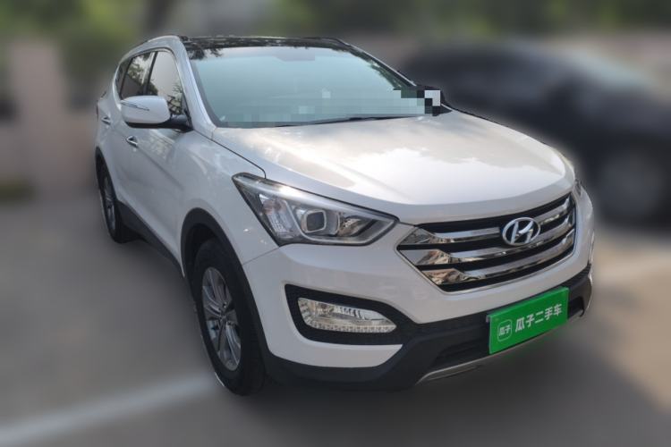 Used Hyundai Santa Fe 2015 2.4L Automatic All-Wheel Drive Smart Version 5 Seats Front Right 45 Deg