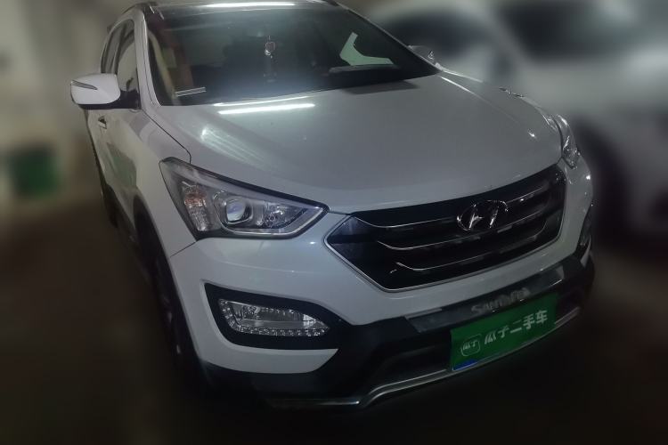 Used Hyundai Santa Fe 2015 2.0T Automatic Two-Wheel Drive Smart Version 5 Seats Front Right 45 Deg
