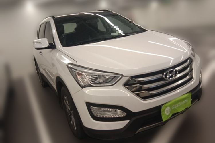 Used Hyundai Santa Fe 2015 2.4L Automatic All-Wheel Drive Smart Version 5 Seats Front Right 45 Deg
