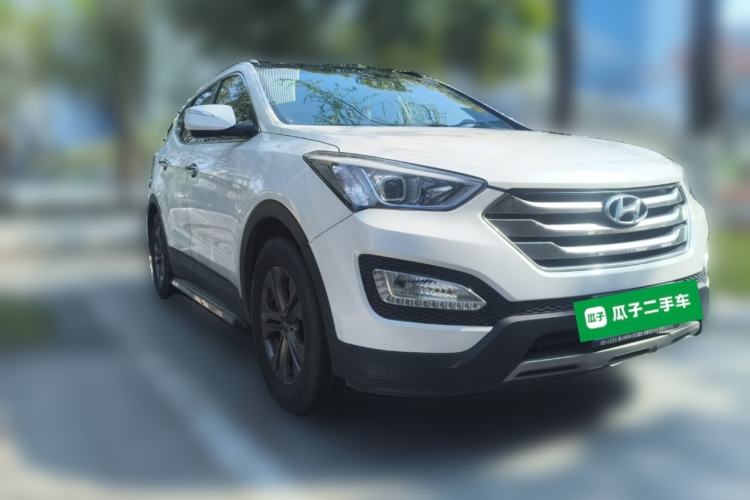 Used Hyundai Santa Fe 2015 2.0T Automatic Two-Wheel Drive Smart Version 5 Seats Front Right 45 Deg