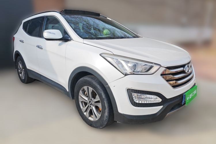 Used Hyundai Santa Fe 2015 2.4L Automatic Two-Wheel Drive Smart Version 5 Seats Front Right 45 Deg