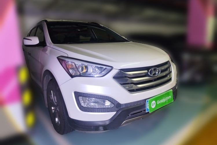 Used Hyundai Santa Fe 2015 2.0T Automatic Two-Wheel Drive Smart Version 5 Seats Front Right 45 Deg