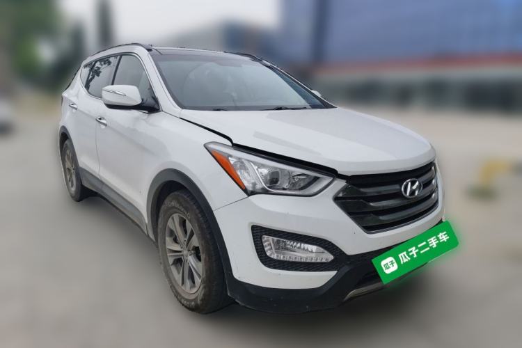 Used Hyundai Santa Fe 2015 2.4L Automatic All-Wheel Drive Smart Version 5 Seats Front Right 45 Deg