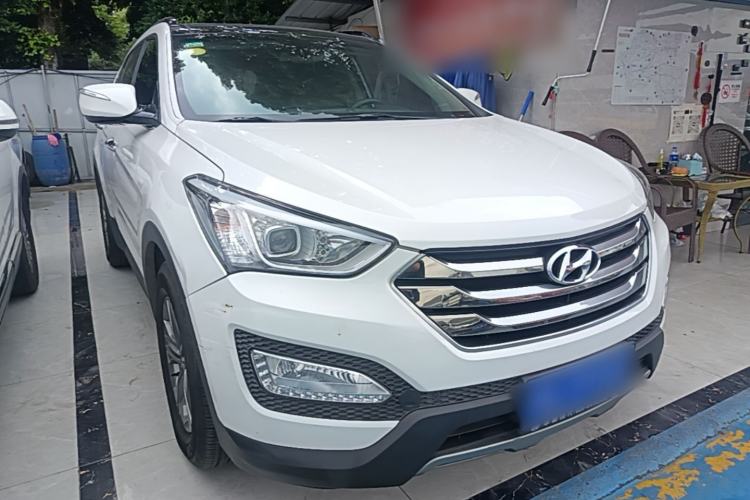 Used Hyundai Santa Fe 2015 2.0T Automatic 4x4 Smart 7-Seater Front Right 45 Deg