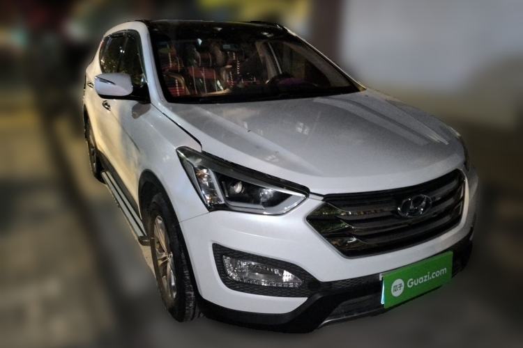 Used Hyundai Santa Fe 2015 2.4L Automatic Two-Wheel Drive Smart Version 5 Seats Front Right 45 Deg