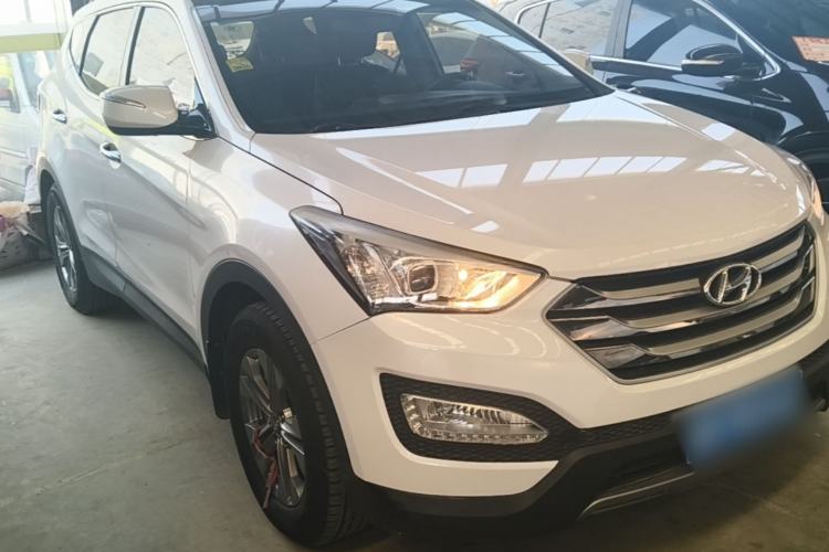 Used Hyundai Santa Fe 2015 2.0T Automatic Two-Wheel Drive Smart Version 5 Seats Front Right 45 Deg