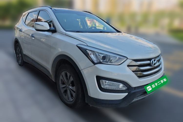 Used Hyundai Santa Fe 2015 2.0T Automatic All-Wheel Drive Smart Version 5 Seats Front Right 45 Deg