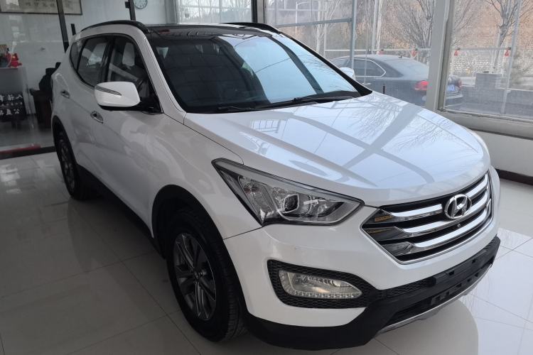 Used Hyundai Santa Fe 2015 2.0T Automatic All-Wheel Drive Smart Version 5 Seats Front Right 45 Deg