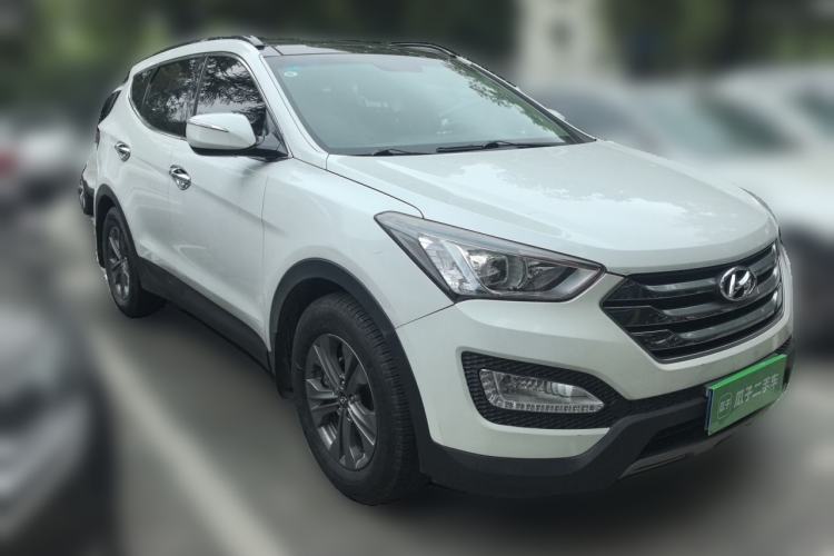 Used Hyundai Santa Fe 2015 2.0T Automatic All-Wheel Drive Smart Version 5 Seats Front Right 45 Deg