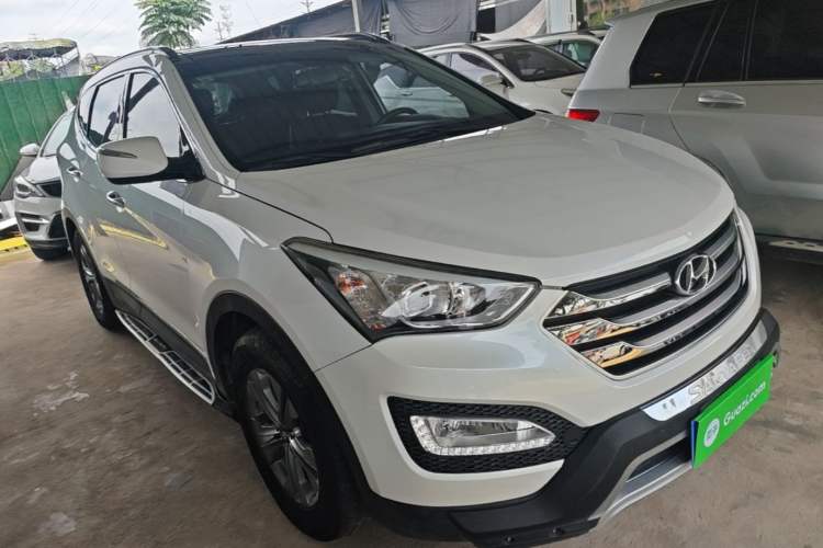 Used Hyundai Santa Fe 2015 2.0T Automatic Two-Wheel Drive Smart Version 5 Seats Front Right 45 Deg