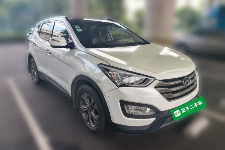 Used Hyundai Santa Fe 2015 2.0T Automatic Two-Wheel Drive Smart Version 5 Seats Front Right 45 Deg