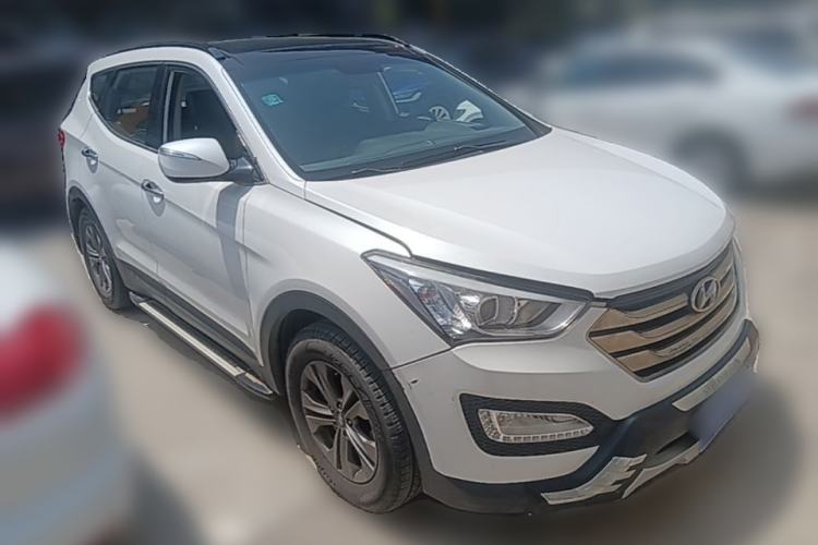 Used Hyundai Santa Fe 2015 2.0T Automatic Two-Wheel Drive Smart Version 5 Seats Front Right 45 Deg