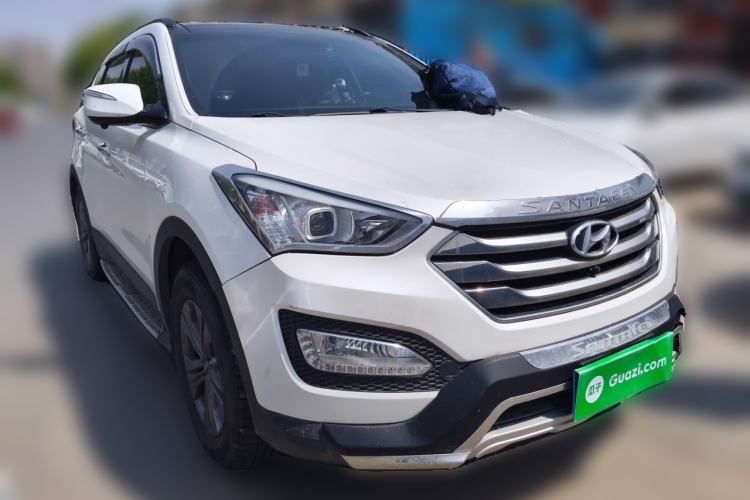Used Hyundai Santa Fe 2015 2.0T Automatic 4x4 Smart 7-Seater Front Right 45 Deg