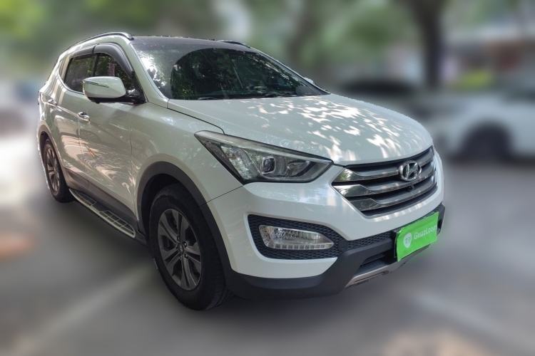 Used Hyundai Santa Fe 2015 2.0T Automatic Two-Wheel Drive Smart Version 5 Seats Front Right 45 Deg