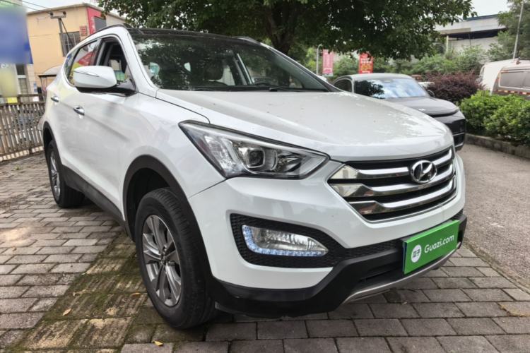 Used Hyundai Santa Fe 2015 2.0T Automatic Two-Wheel Drive Smart Version 5 Seats Front Right 45 Deg