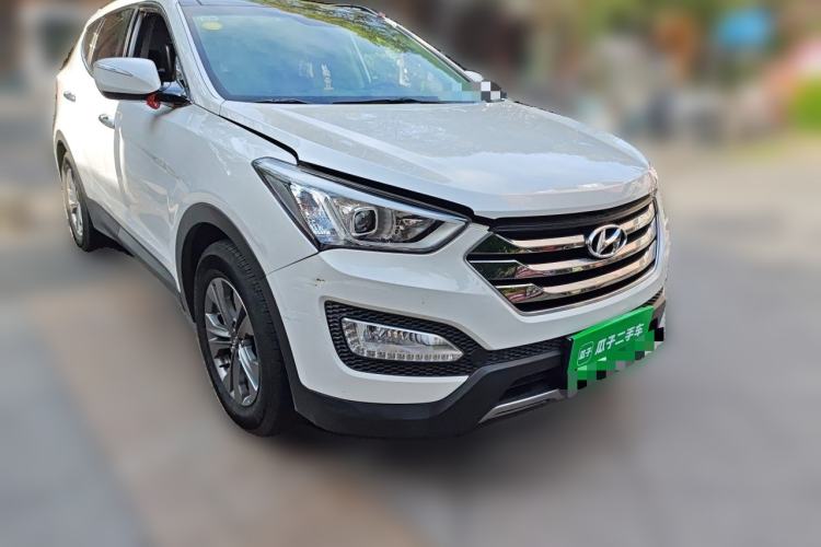 Used Hyundai Santa Fe 2015 2.0T Automatic 4x4 Smart 7-Seater Front Right 45 Deg