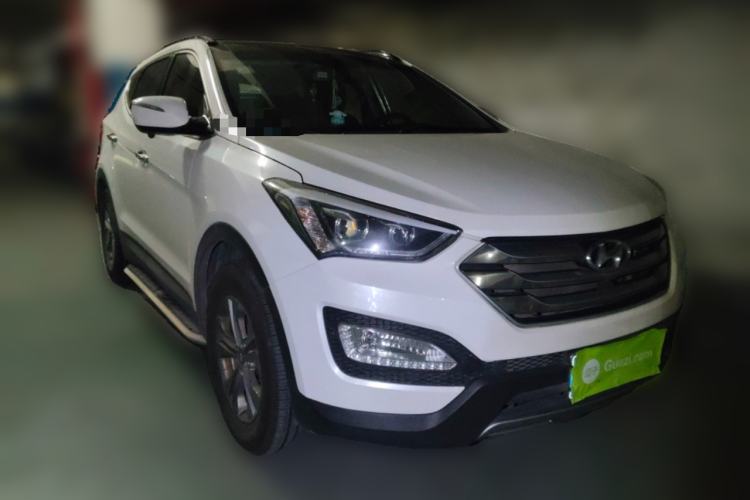 Used Hyundai Santa Fe 2015 2.4L Automatic Two-Wheel Drive Smart Version 5 Seats Front Right 45 Deg