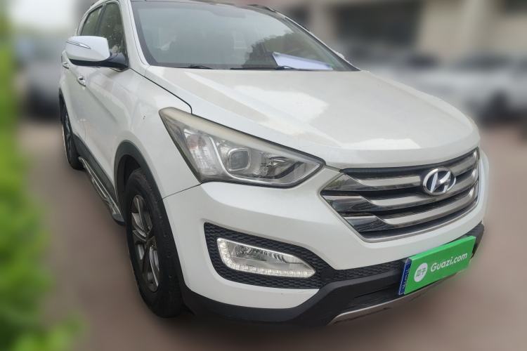 Used Hyundai Santa Fe 2015 2.0T Automatic Two-Wheel Drive Smart Version 5 Seats Front Right 45 Deg