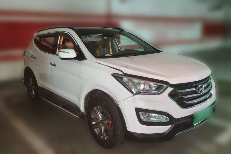 Used Hyundai Santa Fe 2015 2.4L Automatic Two-Wheel Drive Smart Version 5 Seats Front Right 45 Deg