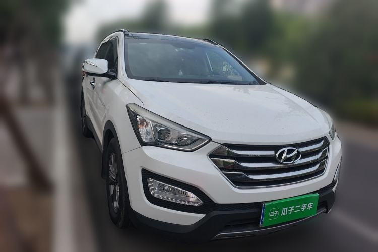 Used Hyundai Santa Fe 2015 2.0T Automatic 4x4 Smart 7-Seater Front Right 45 Deg