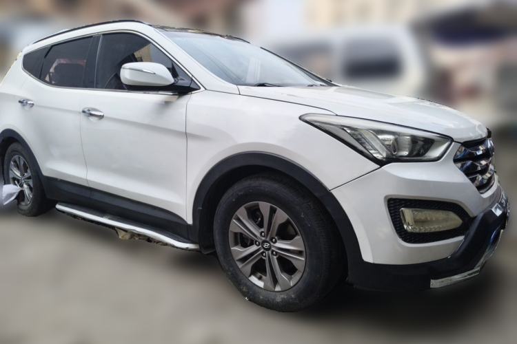 Used Hyundai Santa Fe 2015 2.0T Automatic Two-Wheel Drive Smart Version 5 Seats Front Right 45 Deg