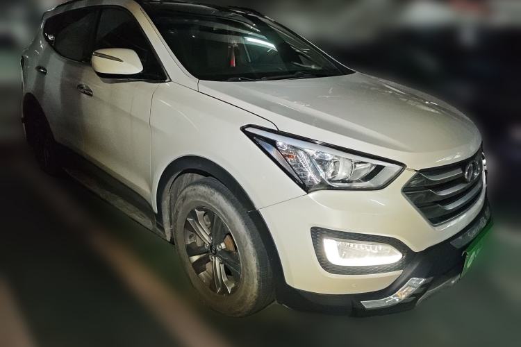 Used Hyundai Santa Fe 2015 2.0T Automatic Two-Wheel Drive Smart Version 5 Seats Front Right 45 Deg