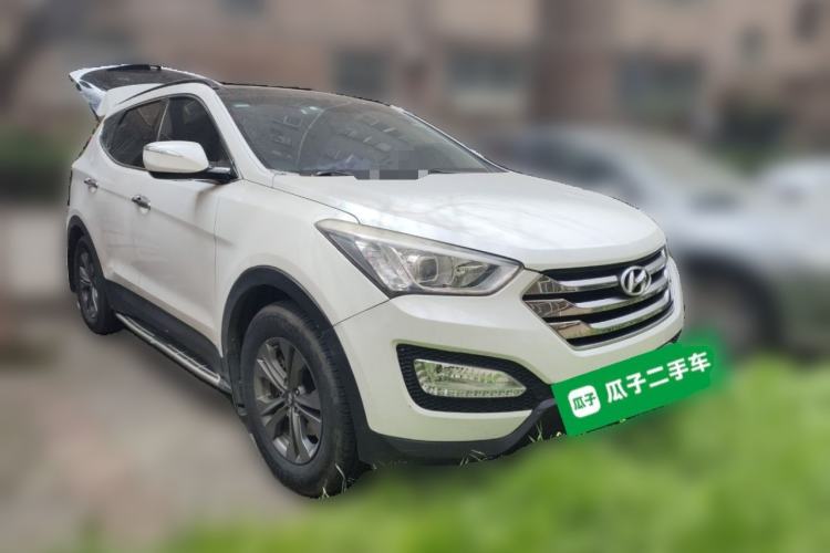 Used Hyundai Santa Fe 2015 2.0T Automatic Two-Wheel Drive Smart Version 5 Seats Front Right 45 Deg