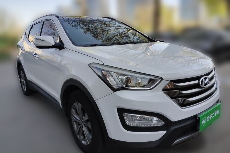 Used Hyundai Santa Fe 2015 2.0T Automatic Two-Wheel Drive Smart Version 5 Seats Front Right 45 Deg