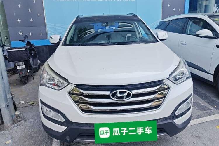 Used Hyundai Santa Fe 2015 2.4L Automatic All-Wheel Drive Smart Version 5 Seats Front