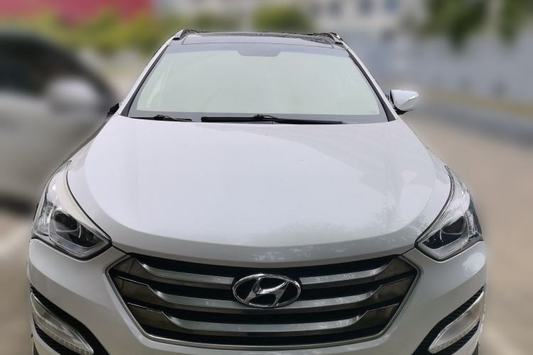 Used Hyundai Santa Fe 2015 2.4L Automatic Two-Wheel Drive Smart Version 5 Seats Front