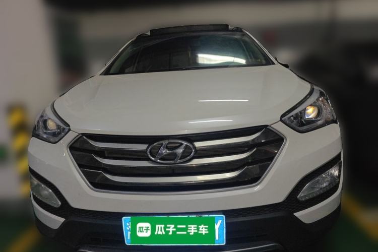 Used Hyundai Santa Fe 2015 2.4L Automatic Two-Wheel Drive Smart Version 5 Seats Front