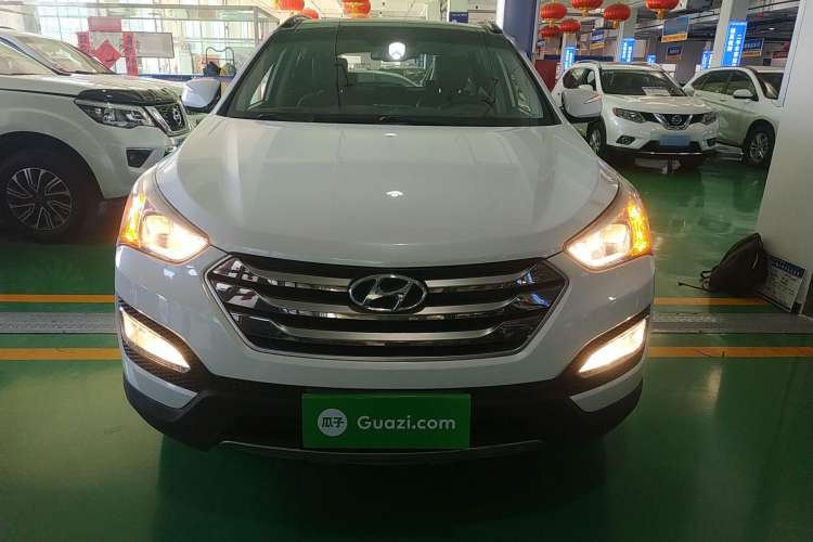 Used Hyundai Santa Fe 2015 2.0T Automatic 4x4 Smart 7-Seater Front