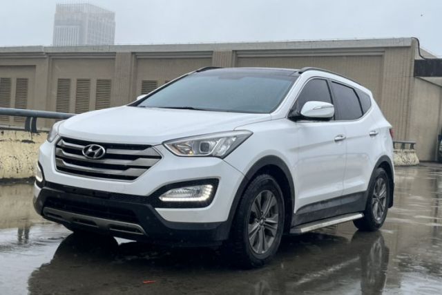 Used Hyundai Santa Fe 2015 2.0T Automatic Two-Wheel Drive Smart Version 5 Seats