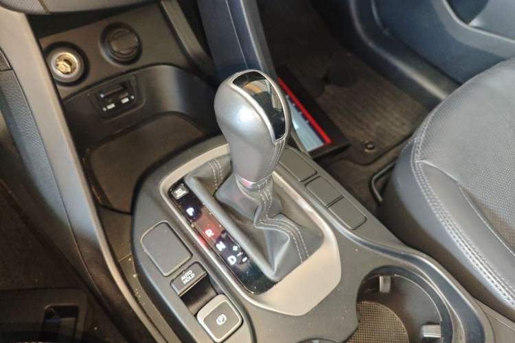 Used Hyundai Santa Fe 2015 2.0T Automatic Two-Wheel Drive Smart Version 5 Seats Gear Lever