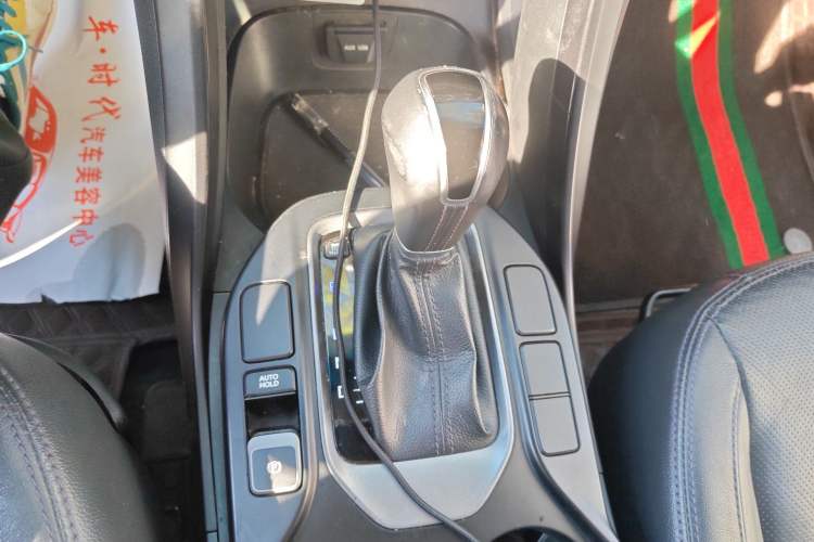Used Hyundai Santa Fe 2015 2.0T Automatic Two-Wheel Drive Smart Version 5 Seats Gear Lever