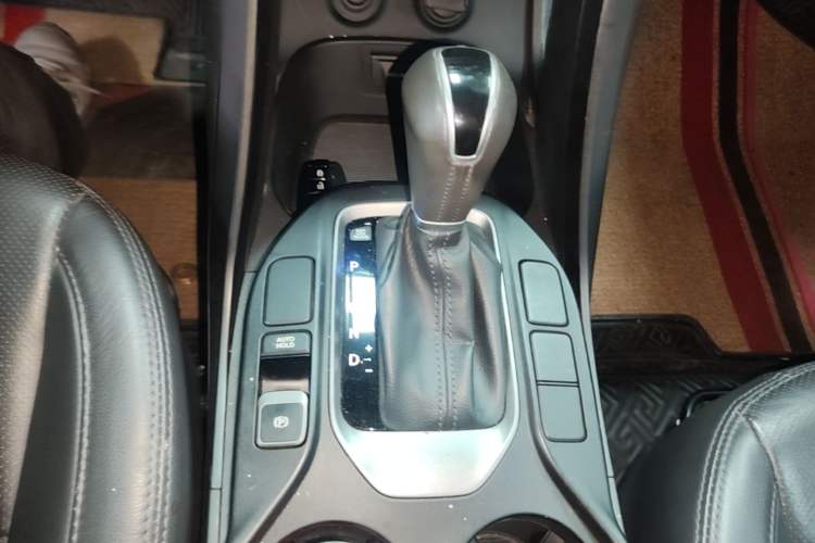 Used Hyundai Santa Fe 2015 2.0T Automatic All-Wheel Drive Smart Version 5 Seats Gear Lever