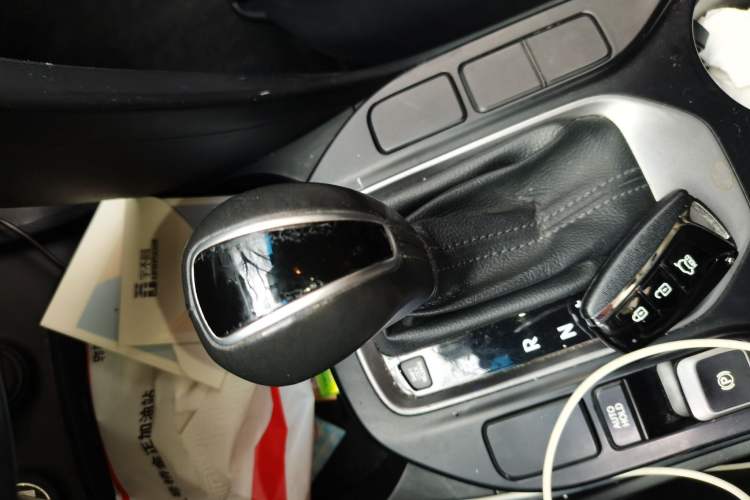 Used Hyundai Santa Fe 2015 2.0T Automatic Two-Wheel Drive Smart Version 5 Seats Gear Lever